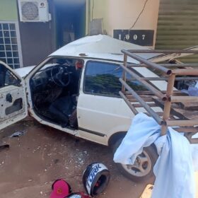Passageiro morre após carro bater em contra parede e condutor que é amigo da vítima foge sem prestar socorro em Sarandi Foto 17 Fotos de Passageiro morre após carro bater em contra parede e condutor que é amigo da vítima foge sem prestar socorro em Sarandi
