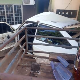 Passageiro morre após carro bater em contra parede e condutor que é amigo da vítima foge sem prestar socorro em Sarandi Foto 18 Fotos de Passageiro morre após carro bater em contra parede e condutor que é amigo da vítima foge sem prestar socorro em Sarandi