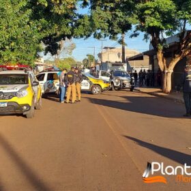 Passageiro morre após carro bater em contra parede e condutor que é amigo da vítima foge sem prestar socorro em Sarandi Foto 8 Fotos de Passageiro morre após carro bater em contra parede e condutor que é amigo da vítima foge sem prestar socorro em Sarandi