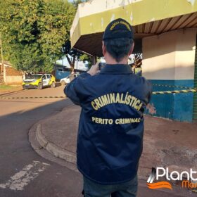 Passageiro morre após carro bater em contra parede e condutor que é amigo da vítima foge sem prestar socorro em Sarandi Foto 9 Fotos de Passageiro morre após carro bater em contra parede e condutor que é amigo da vítima foge sem prestar socorro em Sarandi