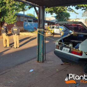 Passageiro morre após carro bater em contra parede e condutor que é amigo da vítima foge sem prestar socorro em Sarandi Foto 10 Fotos de Passageiro morre após carro bater em contra parede e condutor que é amigo da vítima foge sem prestar socorro em Sarandi