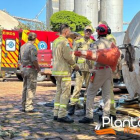 Pintores são intoxicados por tinta dentro de caixa d'água em Maringá Foto 15 Fotos de Pintores são intoxicados por tinta dentro de caixa d'água em Maringá