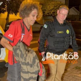 Suspeito de matar jovem a pedradas em Sarandi, é preso ao passar na frente do velório com a blusa e uma corrente da vítima Foto 7 Fotos de Suspeito de matar jovem a pedradas em Sarandi, é preso ao passar na frente do velório com a blusa e uma corrente da vítima