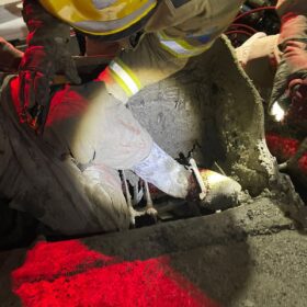 Trabalhador é resgatado após ficar com pé preso em caminhão betoneira em Maringá Foto 7 Fotos de Trabalhador é resgatado após ficar com pé preso em caminhão betoneira em Maringá