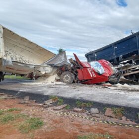 Acidente impressionante deixa uma pessoa morta e outras duas feridas Foto 12 Fotos de Acidente impressionante deixa uma pessoa morta e outras duas feridas