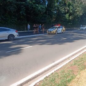 Adolescente conduzindo carro, se envolve em acidente na Zona 2, de Maringá Foto 1 Fotos de Adolescente conduzindo carro, se envolve em acidente na Zona 2, de Maringá
