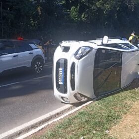 Adolescente conduzindo carro, se envolve em acidente na Zona 2, de Maringá Foto 4 Fotos de Adolescente conduzindo carro, se envolve em acidente na Zona 2, de Maringá