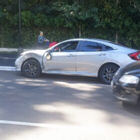 Adolescente conduzindo carro, se envolve em acidente na Zona 2, de Maringá Foto 5 Fotos de Adolescente conduzindo carro, se envolve em acidente na Zona 2, de Maringá