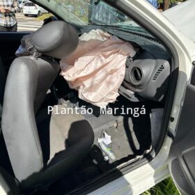 Carro bate em árvore e deixa duas pessoas feridas em Maringá Foto 10 Fotos de Carro bate em árvore e deixa duas pessoas feridas em Maringá