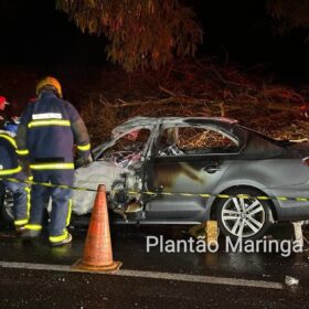 Carro explode após batida e motorista morre carbonizado em Maringá Foto 18 Fotos de Carro explode após batida e motorista morre carbonizado em Maringá
