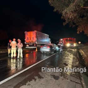 Carro explode após batida e motorista morre carbonizado em Maringá Foto 4 Fotos de Carro explode após batida e motorista morre carbonizado em Maringá