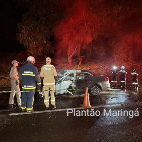 Carro explode após batida e motorista morre carbonizado em Maringá Foto 8 Fotos de Carro explode após batida e motorista morre carbonizado em Maringá