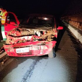 Condutor morre após ser ejetado de veículo durante capotamento em Mandaguaçu Foto 2 Fotos de Condutor morre após ser ejetado de veículo durante capotamento em Mandaguaçu
