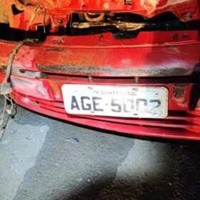 Condutor morre após ser ejetado de veículo durante capotamento em Mandaguaçu Foto 3 Fotos de Condutor morre após ser ejetado de veículo durante capotamento em Mandaguaçu