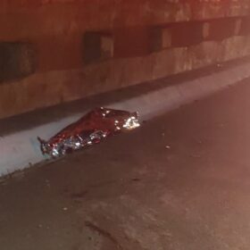 Condutor morre após ser ejetado de veículo durante capotamento em Mandaguaçu Foto 7 Fotos de Condutor morre após ser ejetado de veículo durante capotamento em Mandaguaçu
