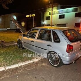 Motorista perde controle do carro e derruba árvore em Maringá; veja vídeo Foto 2 Fotos de Motorista perde controle do carro e derruba árvore em Maringá; veja vídeo