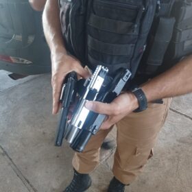 Irmãos gêmeos são presos com drogas e armas em Maringá Foto 1 Fotos de Irmãos gêmeos são presos com drogas e armas em Maringá
