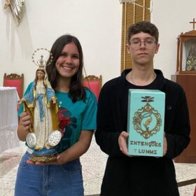 Jovem morta e rapaz atingido na cabeça por tiro em colégio do Paraná eram namorados, diz família Foto 1 Fotos de Jovem morta e rapaz atingido na cabeça por tiro em colégio do Paraná eram namorados, diz família