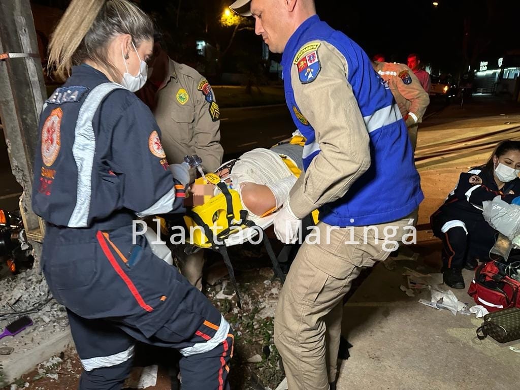 Morre no hospital moça que bateu moto contra poste em Maringá Foto 10 Fotos de Morre no hospital moça que bateu moto contra poste em Maringá