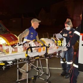 Morre no hospital moça que bateu moto contra poste em Maringá Foto 3 Fotos de Morre no hospital moça que bateu moto contra poste em Maringá