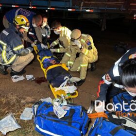 Motociclista sofre ferimentos graves após bater na traseira de carreta em Maringá Foto 4 Fotos de Motociclista sofre ferimentos graves após bater na traseira de carreta em Maringá