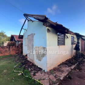 Mulher morre carbonizada após incêndio em residência Foto 4 Fotos de Mulher morre carbonizada após incêndio em residência
