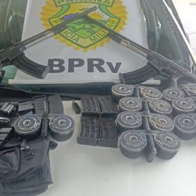 Polícia Rodoviária Estadual apreende armas e carregadores caracol para fuzil 556 em Maringá Foto 2 Fotos de Polícia Rodoviária Estadual apreende armas e carregadores caracol para fuzil 556 em Maringá