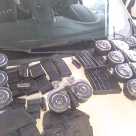 Polícia Rodoviária Estadual apreende armas e carregadores caracol para fuzil 556 em Maringá Foto 9 Fotos de Polícia Rodoviária Estadual apreende armas e carregadores caracol para fuzil 556 em Maringá