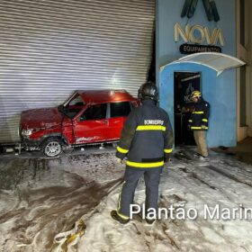 Câmeras de segurança mostram veículo capotando e invadindo empresa, em Maringá Foto 4 Fotos de Câmeras de segurança mostram veículo capotando e invadindo empresa, em Maringá