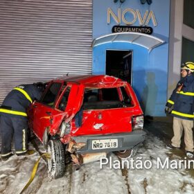 Câmeras de segurança mostram veículo capotando e invadindo empresa, em Maringá Foto 5 Fotos de Câmeras de segurança mostram veículo capotando e invadindo empresa, em Maringá
