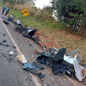 Fotos de Carro fica destruído após acidente impressionante na rodovia BR-376