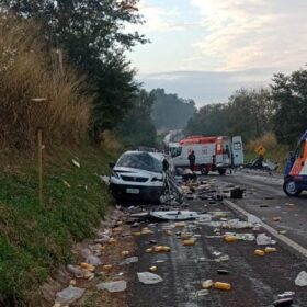 Fotos de Carro fica destruído após acidente impressionante na rodovia BR-376