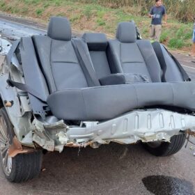 Fotos de Carro fica destruído após acidente impressionante na rodovia BR-376