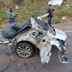 Fotos de Carro fica destruído após acidente impressionante na rodovia BR-376
