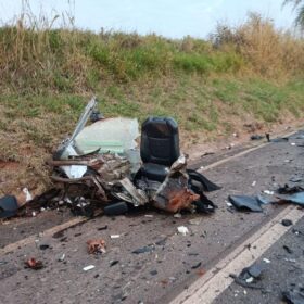 Fotos de Carro fica destruído após acidente impressionante na rodovia BR-376