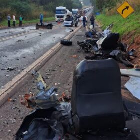 Fotos de Carro fica destruído após acidente impressionante na rodovia BR-376