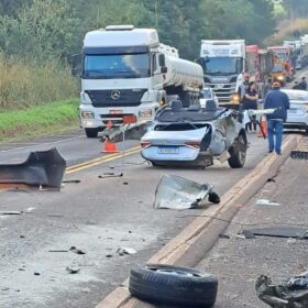Fotos de Carro fica destruído após acidente impressionante na rodovia BR-376