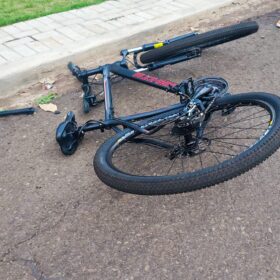 Ciclista é intubado após ser atropelado por carro em Maringá Foto 2 Fotos de Ciclista é intubado após ser atropelado por carro em Maringá