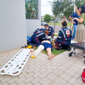 Ciclista é intubado após ser atropelado por carro em Maringá Foto 9 Fotos de Ciclista é intubado após ser atropelado por carro em Maringá