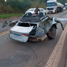 Dentista morre após carro ficar destruído em acidente na BR-376 Foto 7 Fotos de Dentista morre após carro ficar destruído em acidente na BR-376