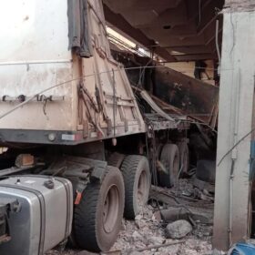 Explosão deixa vários mortos dentro de cooperativa no Paraná Foto 6 Fotos de Explosão deixa vários mortos dentro de cooperativa no Paraná