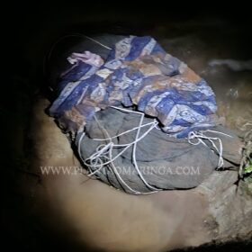 Fotos de Homem é morto e tem corpo jogado dentro de rio - A vítima estava enrolada em um saco plástico