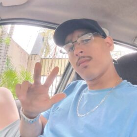 Jovem é executado com 8 tiros ao lado de carrinho de lanche em Maringá Foto 1 Fotos de Jovem é executado com 8 tiros ao lado de carrinho de lanche em Maringá