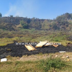 Quatro viaturas da Polícia Militar ficam destruídas após incêndio em Maringá Foto 4 Fotos de Quatro viaturas da Polícia Militar ficam destruídas após incêndio em Maringá