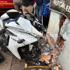 VÍDEO: Motociclista sofre ferimentos após acidente impressionante em Sarandi Foto 3 Fotos de VÍDEO: Motociclista sofre ferimentos após acidente impressionante em Sarandi