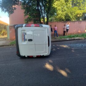 Câmera registra capotamento que deixou bebê de 7 meses ferido em Maringá Foto 8 Fotos de Câmera registra capotamento que deixou bebê de 7 meses ferido em Maringá