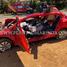 Carro vai parar embaixo de carreta após colisão e deixa uma pessoa em estado gravíssimo Foto 7 Fotos de Carro vai parar embaixo de carreta após colisão e deixa uma pessoa em estado gravíssimo