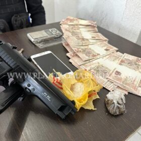 Guarda Civil Municipal de Sarandi prende homem com simulacro de arma de fogo e moto roubada Foto 4 Fotos de Guarda Civil Municipal de Sarandi prende homem com simulacro de arma de fogo e moto roubada