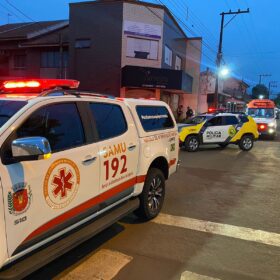Homem é encontrado por populares caído com facada nas costas Foto 3 Fotos de Homem é encontrado por populares caído com facada nas costas