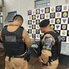 Homem é preso pela Rotam com quatro armas de fogo em Maringá Foto 2 Fotos de Homem é preso pela Rotam com quatro armas de fogo em Maringá